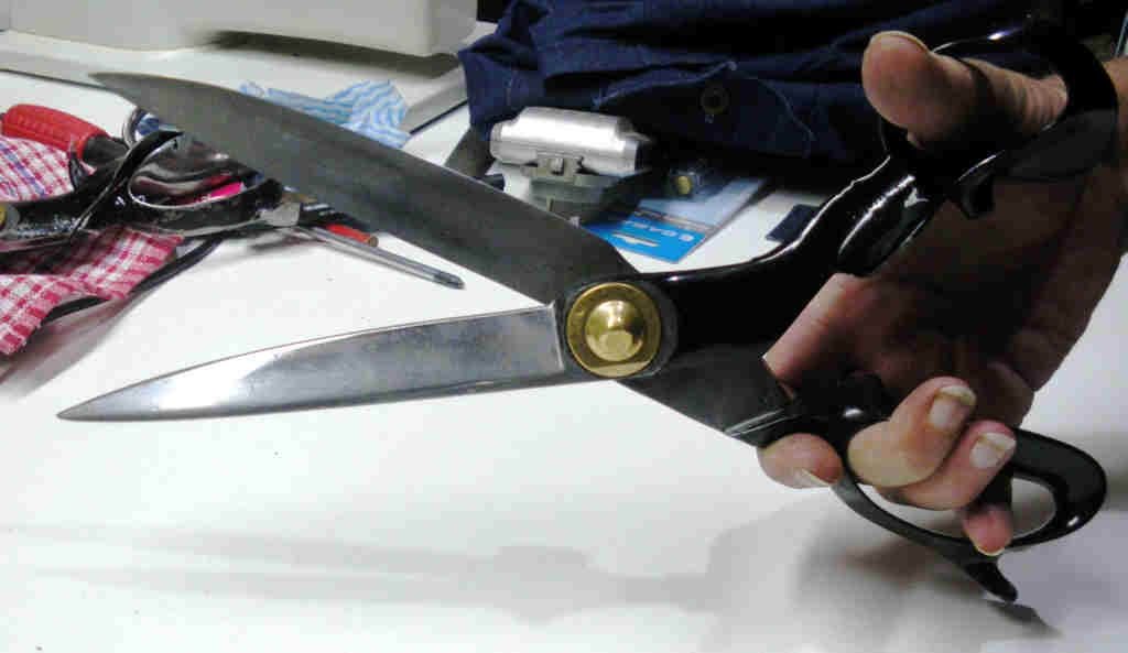 Large fabric store shears